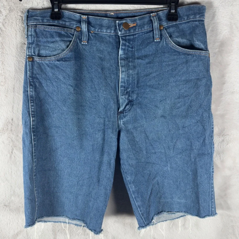 Vintage Wrangler Mens Cut Off Denim Shorts Blue Medium Wash Made in USA 34 Waist